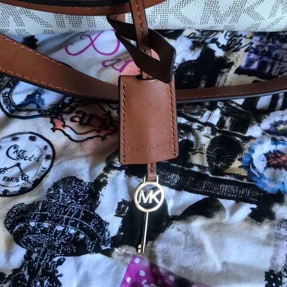 Michael kors purse - Picture 2 of 6